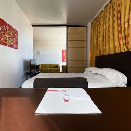 Best Western Plus Hotel Le Favaglie Cornaredo Exterior photo
