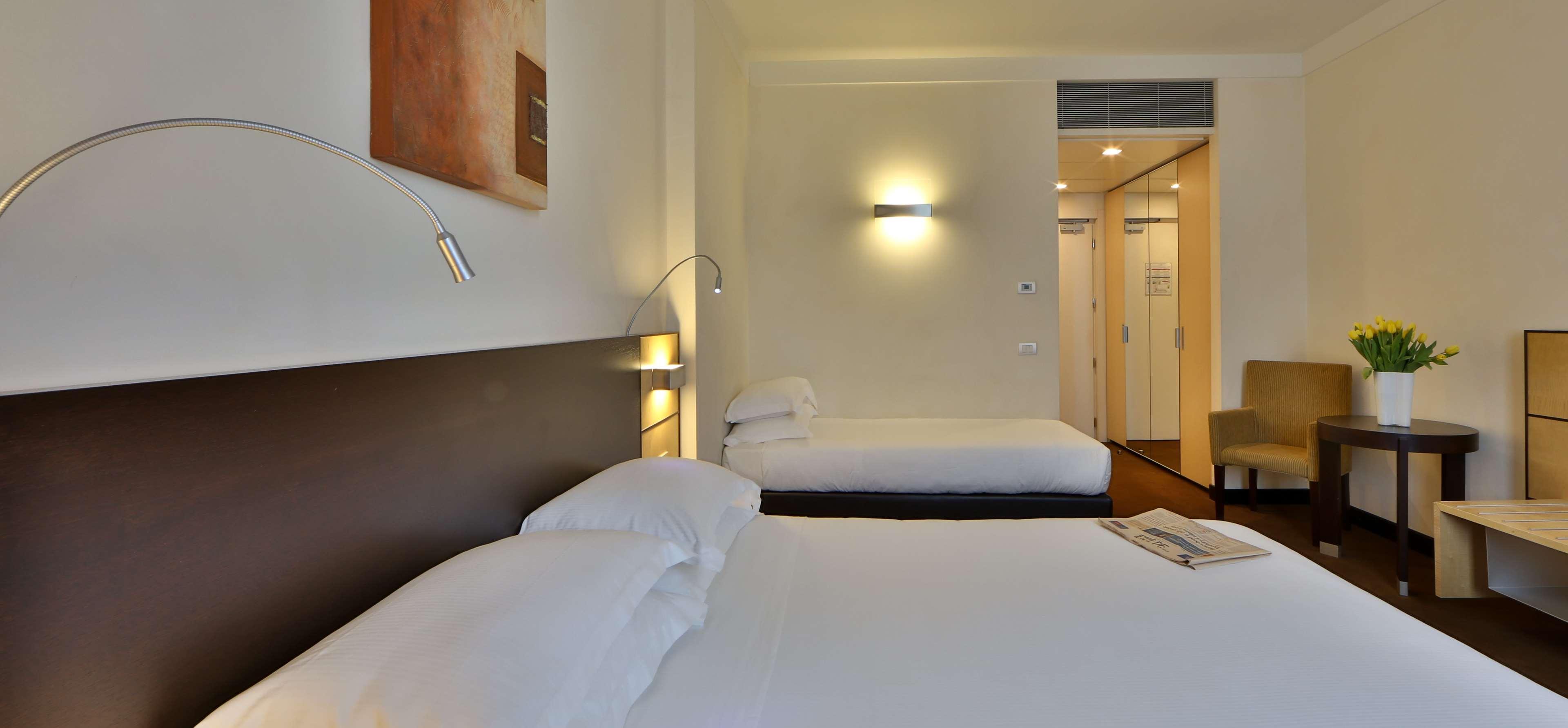 Best Western Plus Hotel Le Favaglie Cornaredo Exterior photo