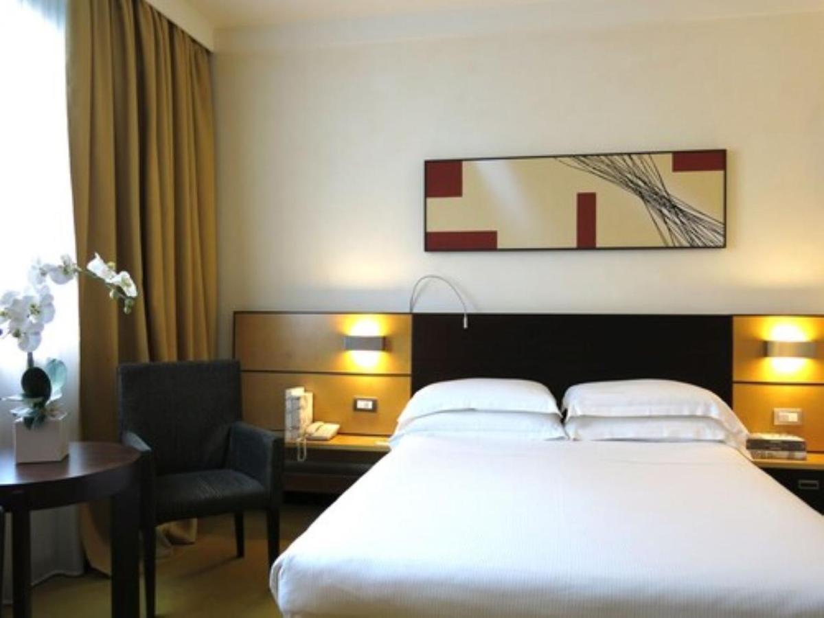 Best Western Plus Hotel Le Favaglie Cornaredo Exterior photo