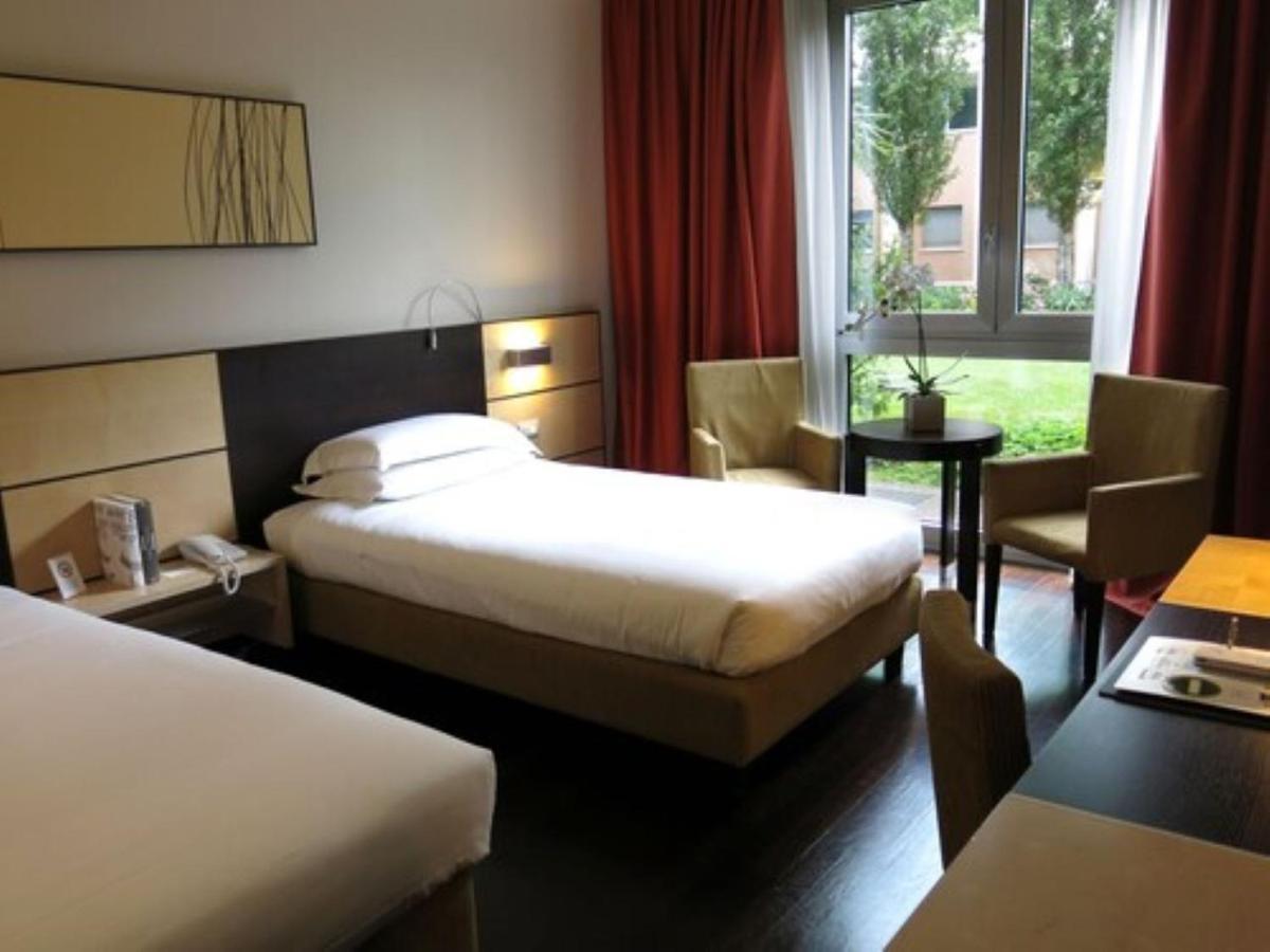 Best Western Plus Hotel Le Favaglie Cornaredo Exterior photo