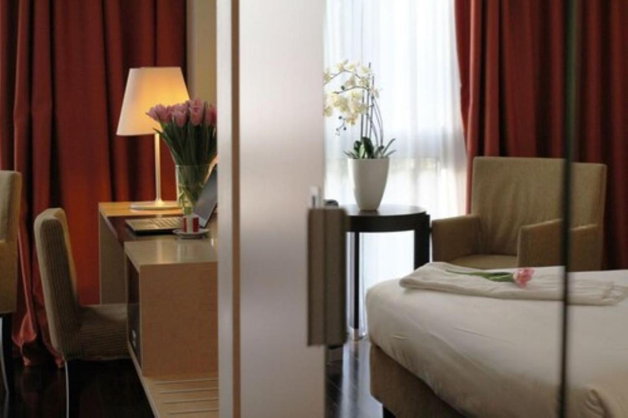 Best Western Plus Hotel Le Favaglie Cornaredo Exterior photo