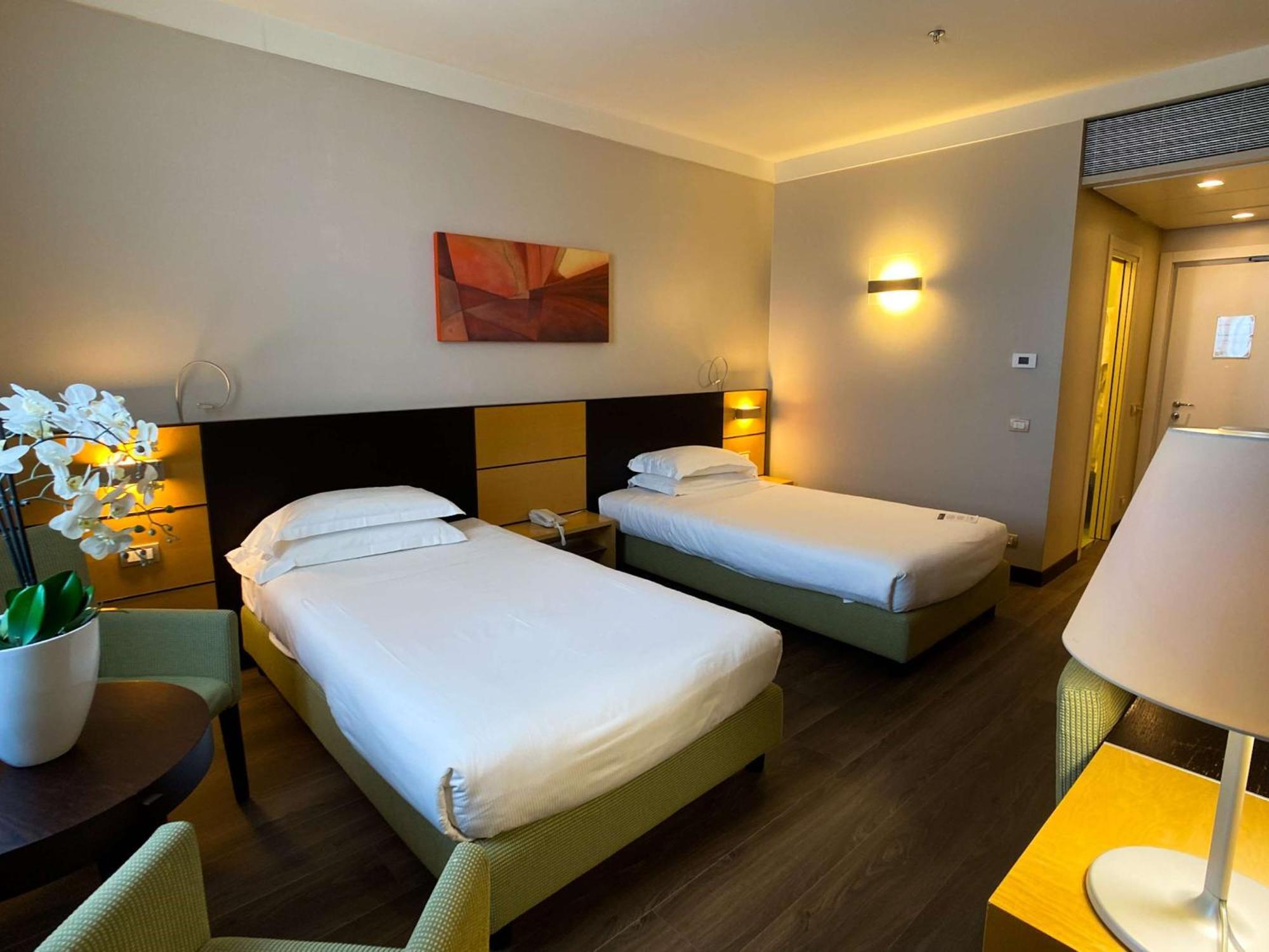 Best Western Plus Hotel Le Favaglie Cornaredo Exterior photo